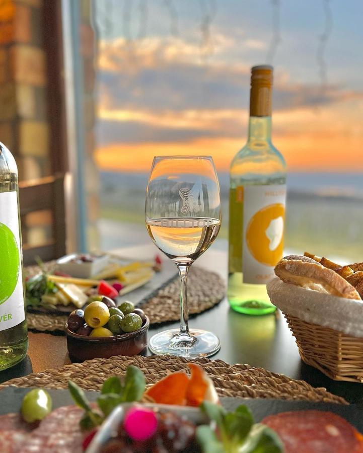 Hilltop Borbirtok & Etterem Hotel Neszmély Екстериор снимка